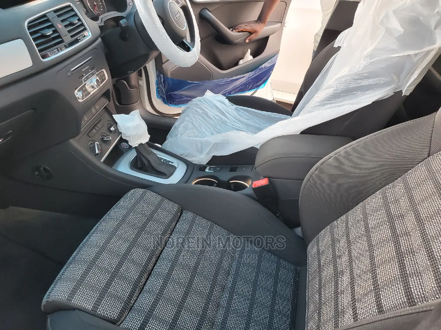 Audi Q3 2016 Off white