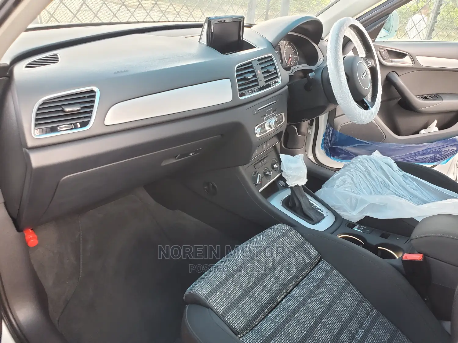 Audi Q3 2016 Off white