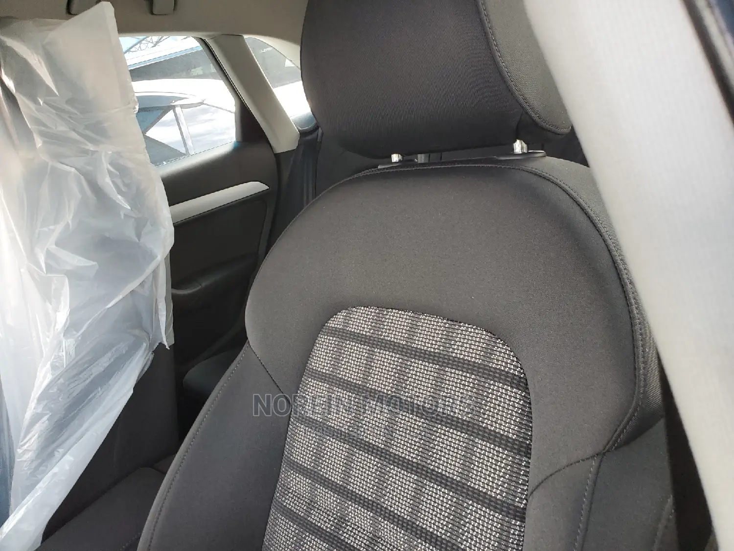 Audi Q3 2016 Off white