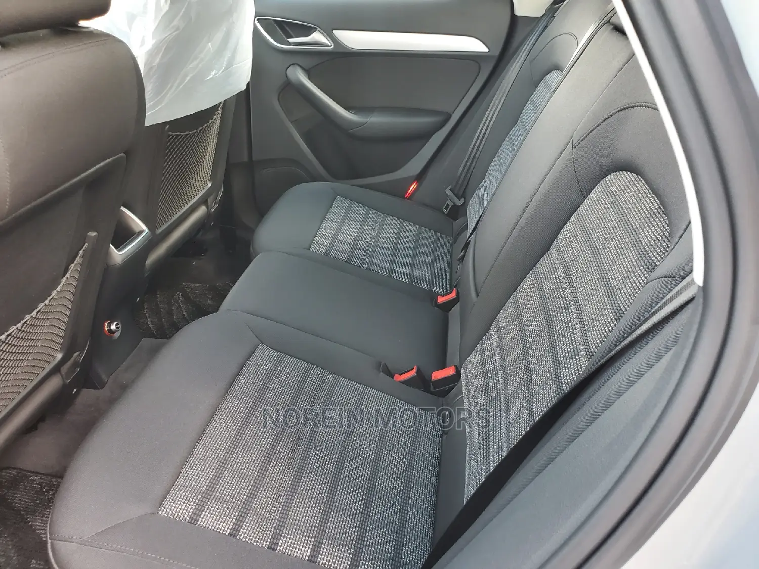 Audi Q3 2016 Off white