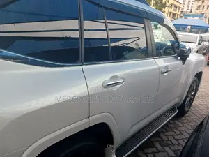 Toyota Land Cruiser Prado 2022 White