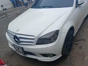 Mercedes-Benz C200 2009 Pearl
