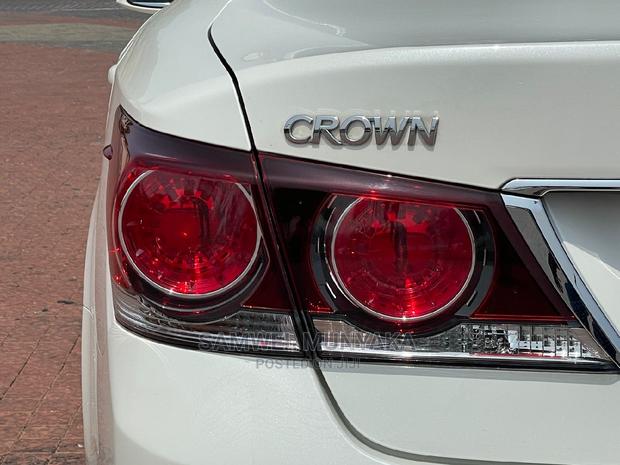 Toyota Crown 2015 Silver - thumbnail 2