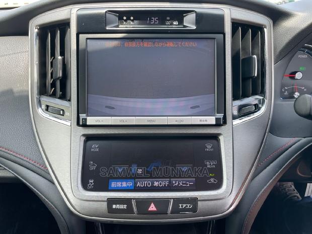 Toyota Crown 2015 Silver - thumbnail 3