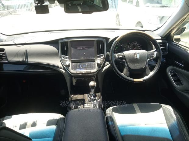 Toyota Crown 2015 Silver - thumbnail 8