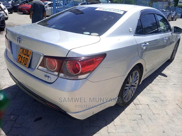 Toyota Crown 2015 Silver - thumbnail 17
