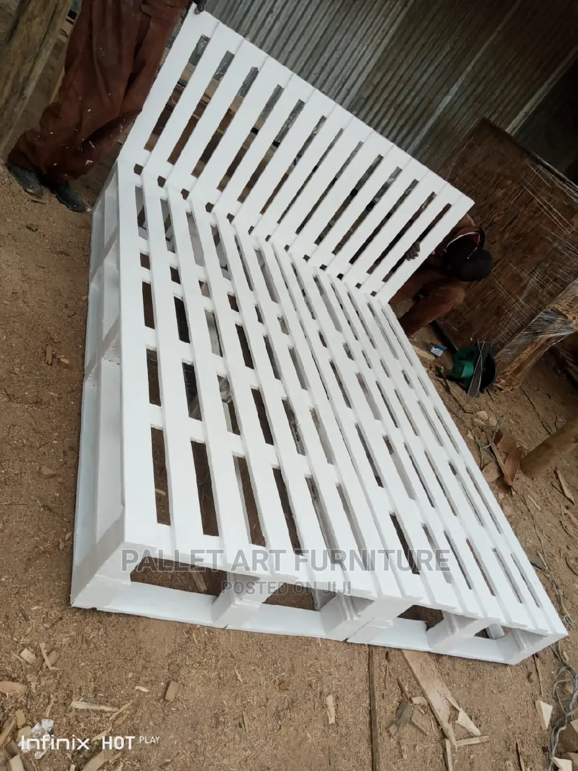 5*6 White Pallet Bed