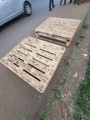 DIY Attachable/Detachable Wood Pallet Bed