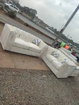 5 Seater Cream Chesterfield Sofa