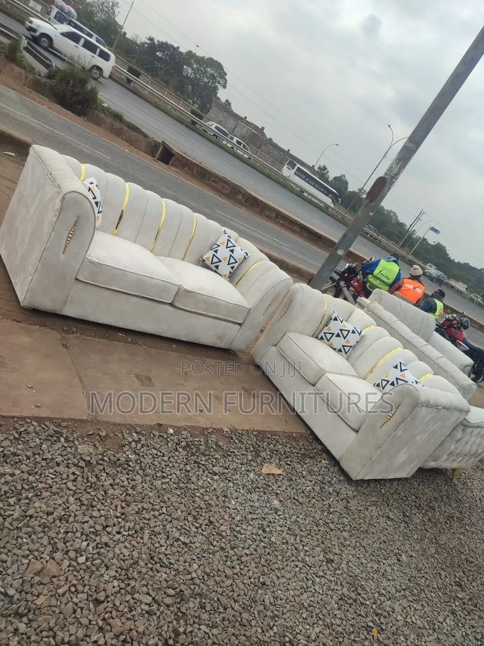 5 Seater Cream Chesterfield Sofa