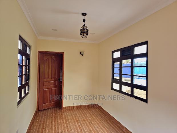 40ft Container Home 1bedroom - thumbnail 4