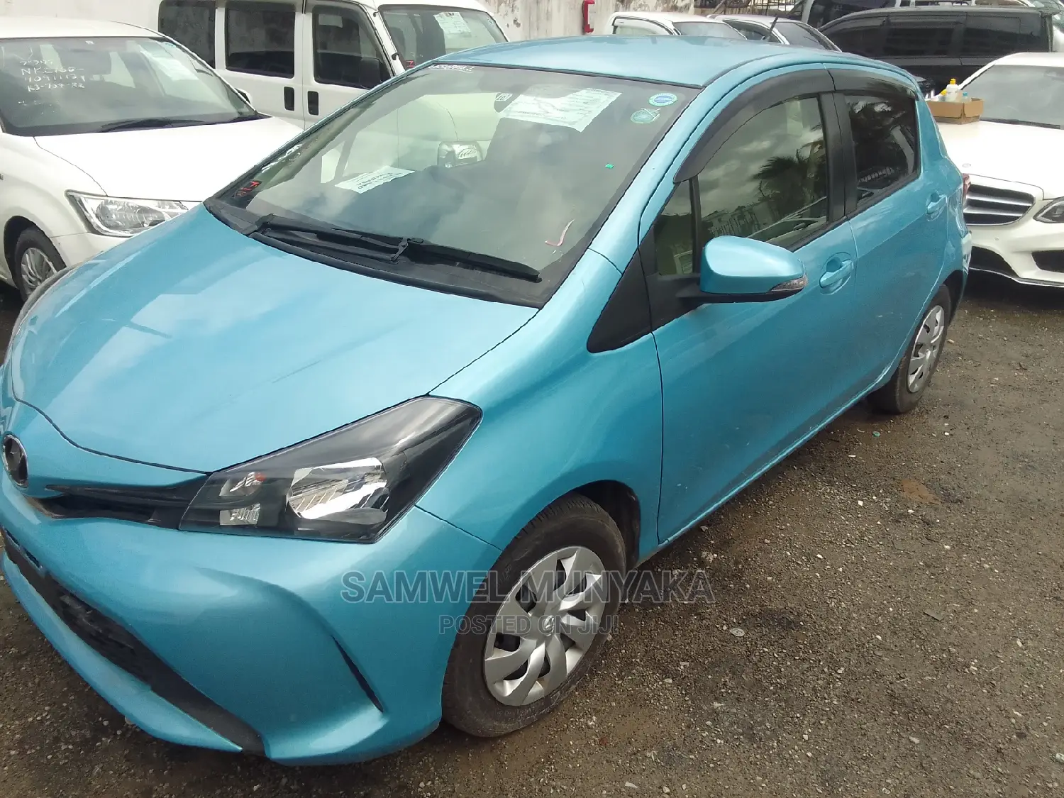 Toyota Vitz 1.3 AWD 5dr 2016 Blue