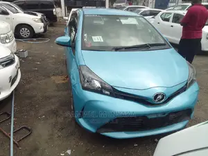 Toyota Vitz 1.3 AWD 5dr 2016 Blue