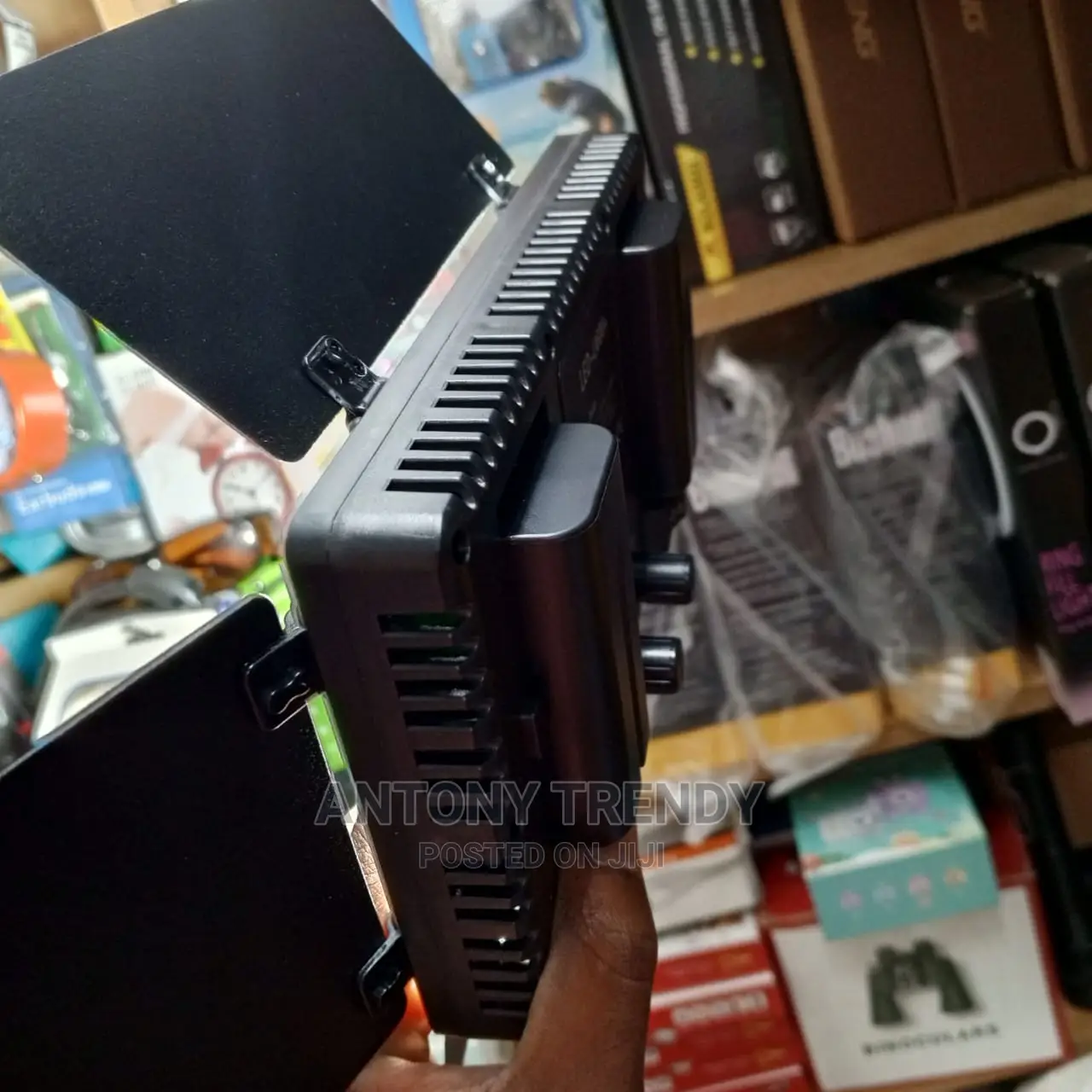 U600 Video Lighting With Stand and 2 Battery