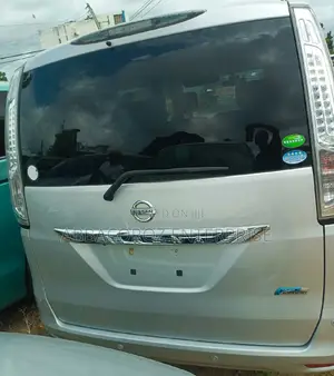 Nissan Serena 2016 Silver
