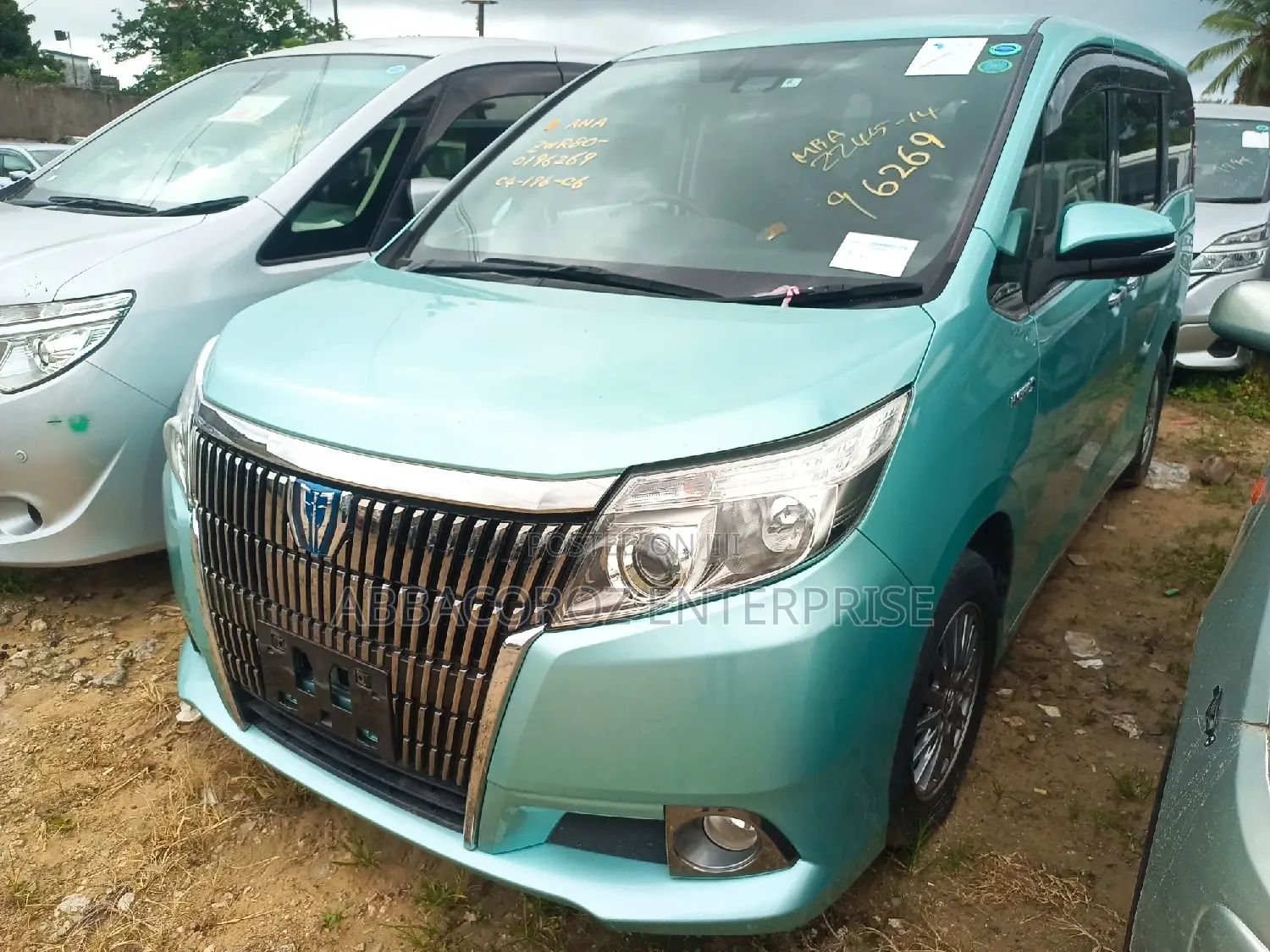 Toyota Esquire 1.8 FWD Hybrid (7 seater) 2016 Green