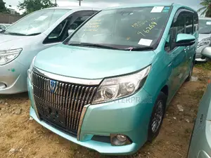 Toyota Esquire 1.8 FWD Hybrid (7 seater) 2016 Green