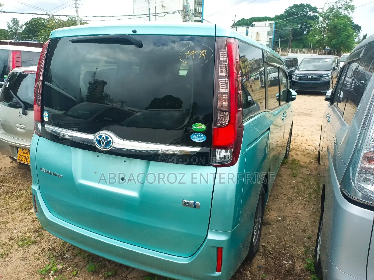 Toyota Esquire 1.8 FWD Hybrid (7 seater) 2016 Green