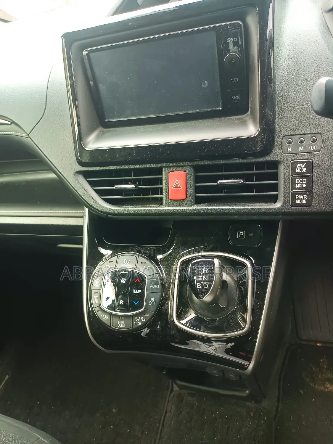Toyota Esquire 1.8 FWD Hybrid (7 seater) 2016 Green