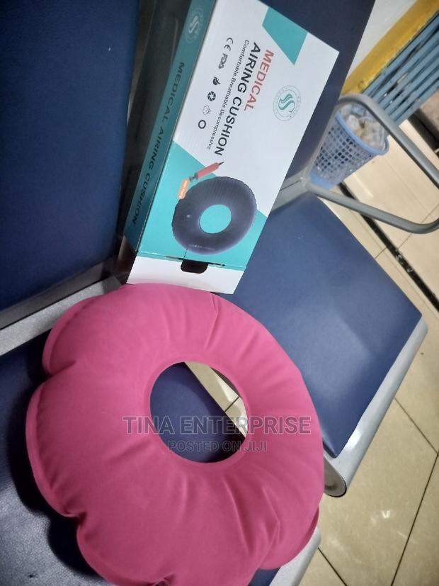 Airing Cushion With Pump - thumbnail 3