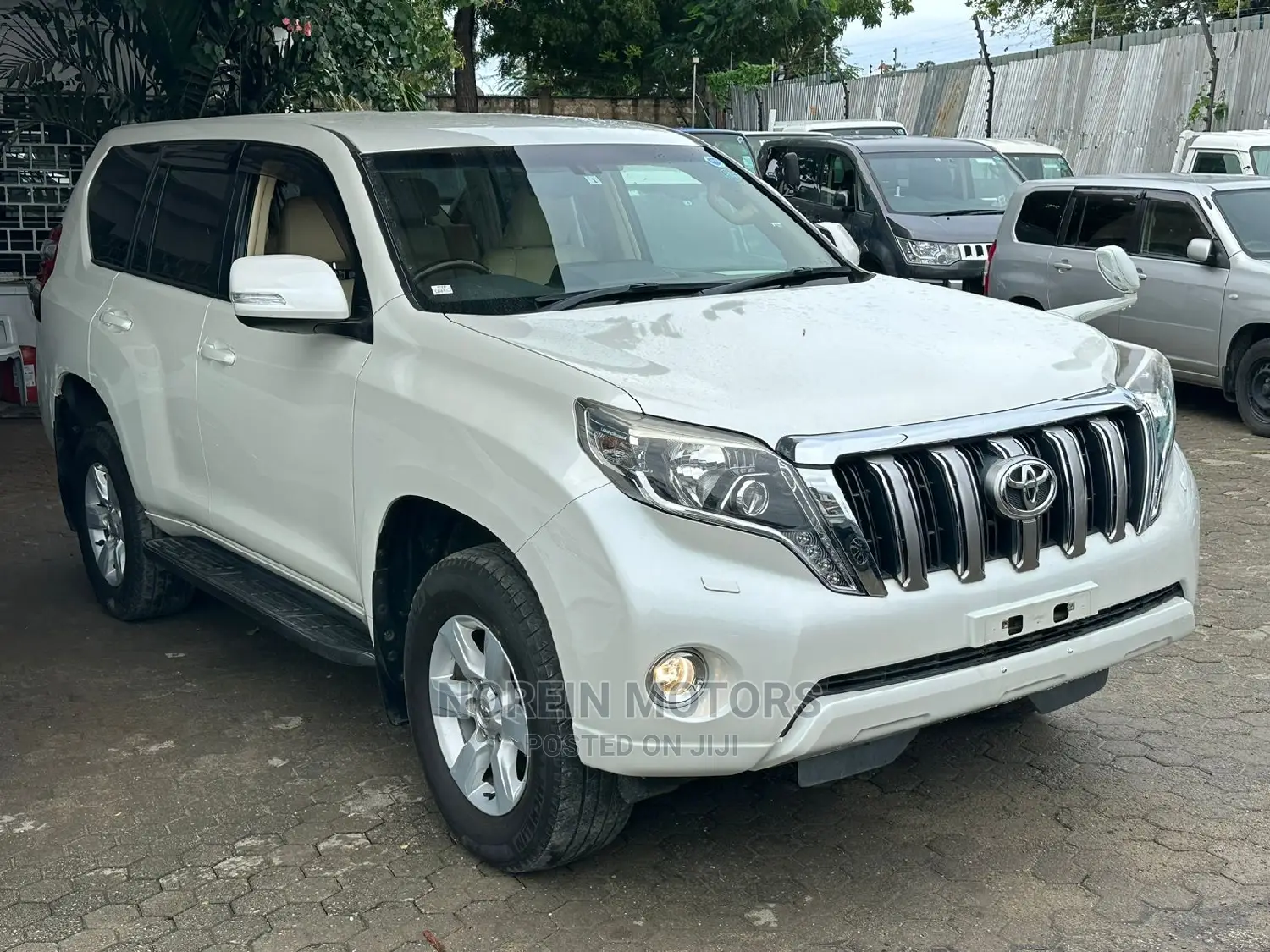 Toyota Land Cruiser Prado 2017 White
