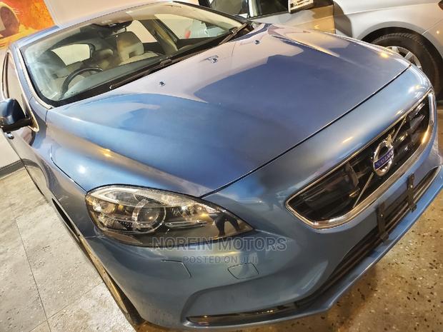 Volvo V40 2016 Blue - main view
