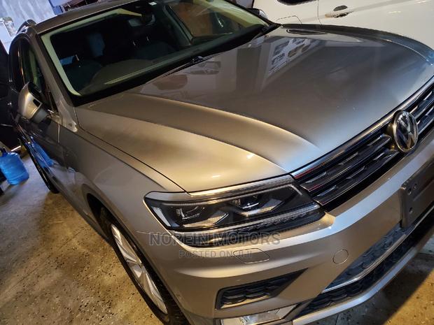 Volkswagen Tiguan 2017 Gold - main view