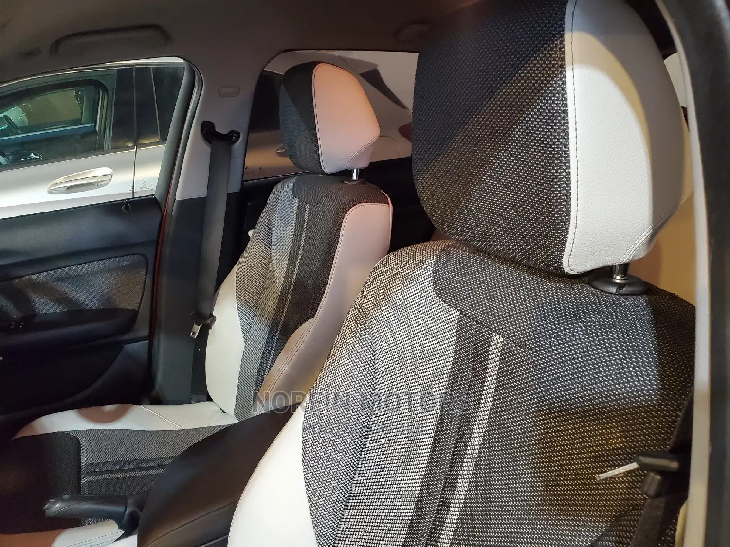 BMW 118i 2016 Orange