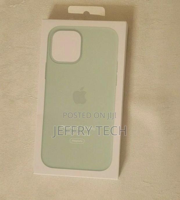 Apple Silicone Case With Magsafe for iPhone 12 Pro/12 - Colo - thumbnail 3