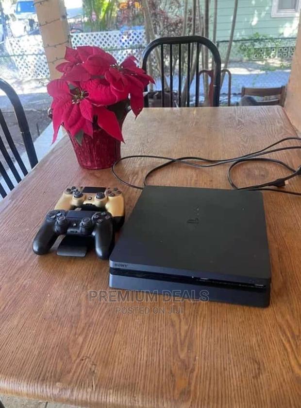 Slim Ps4 Clean With Two Pads