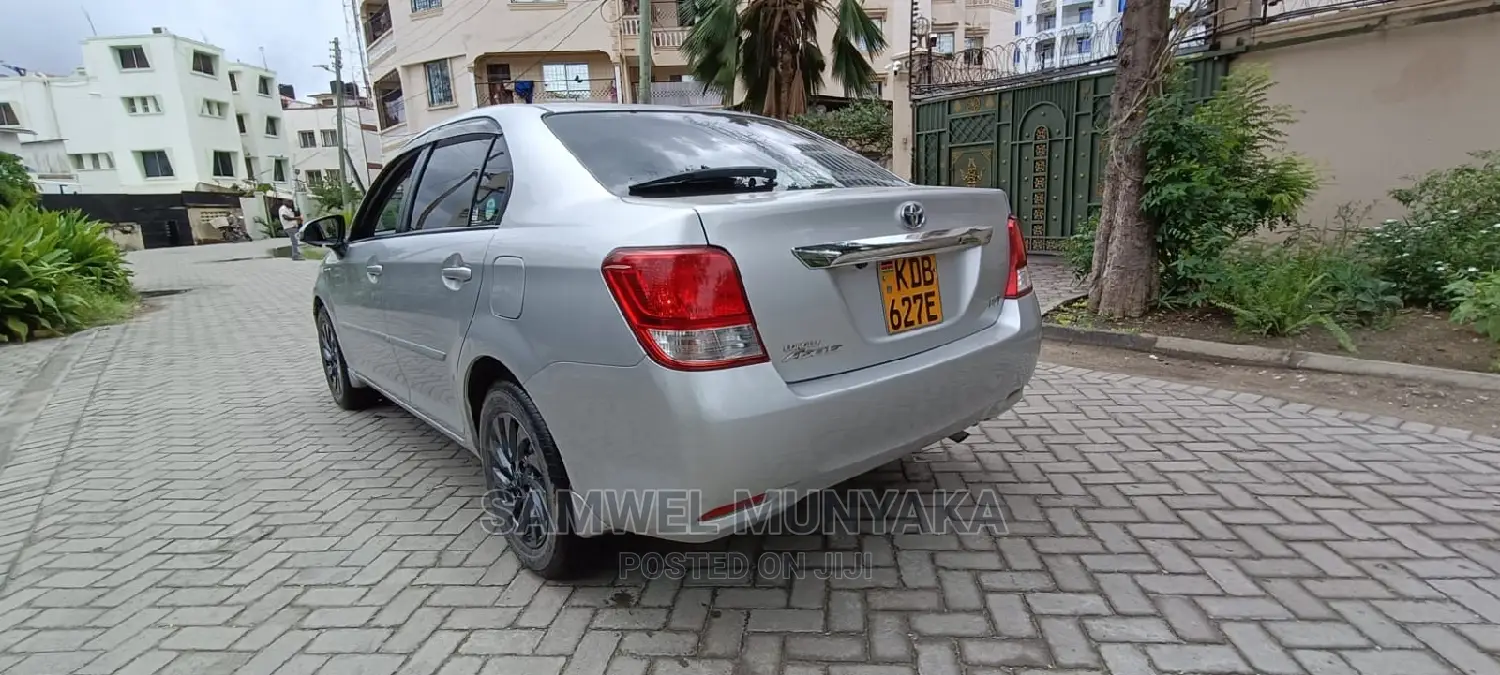 Toyota Axio 1.5 Hybrid 2WD 2014 Silver