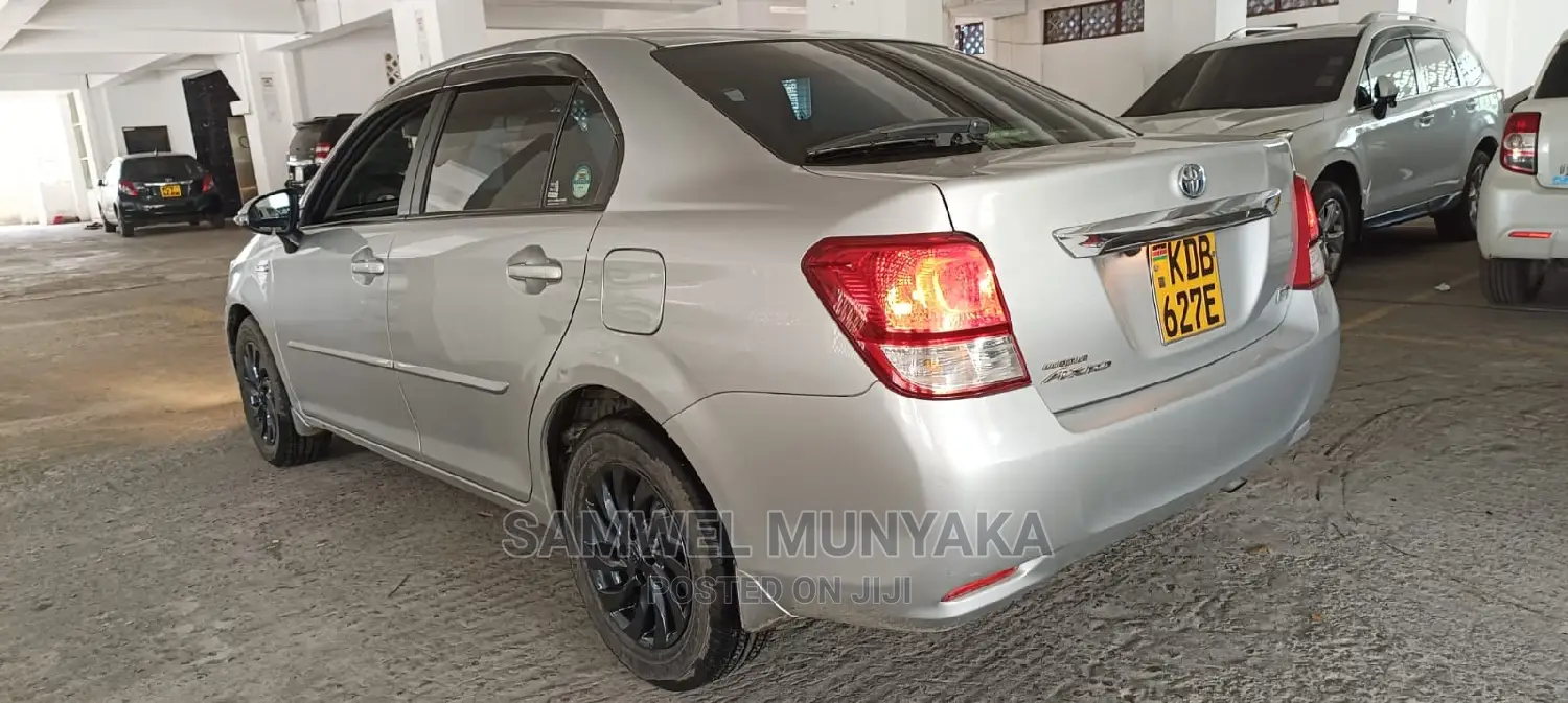Toyota Axio 1.5 Hybrid 2WD 2014 Silver
