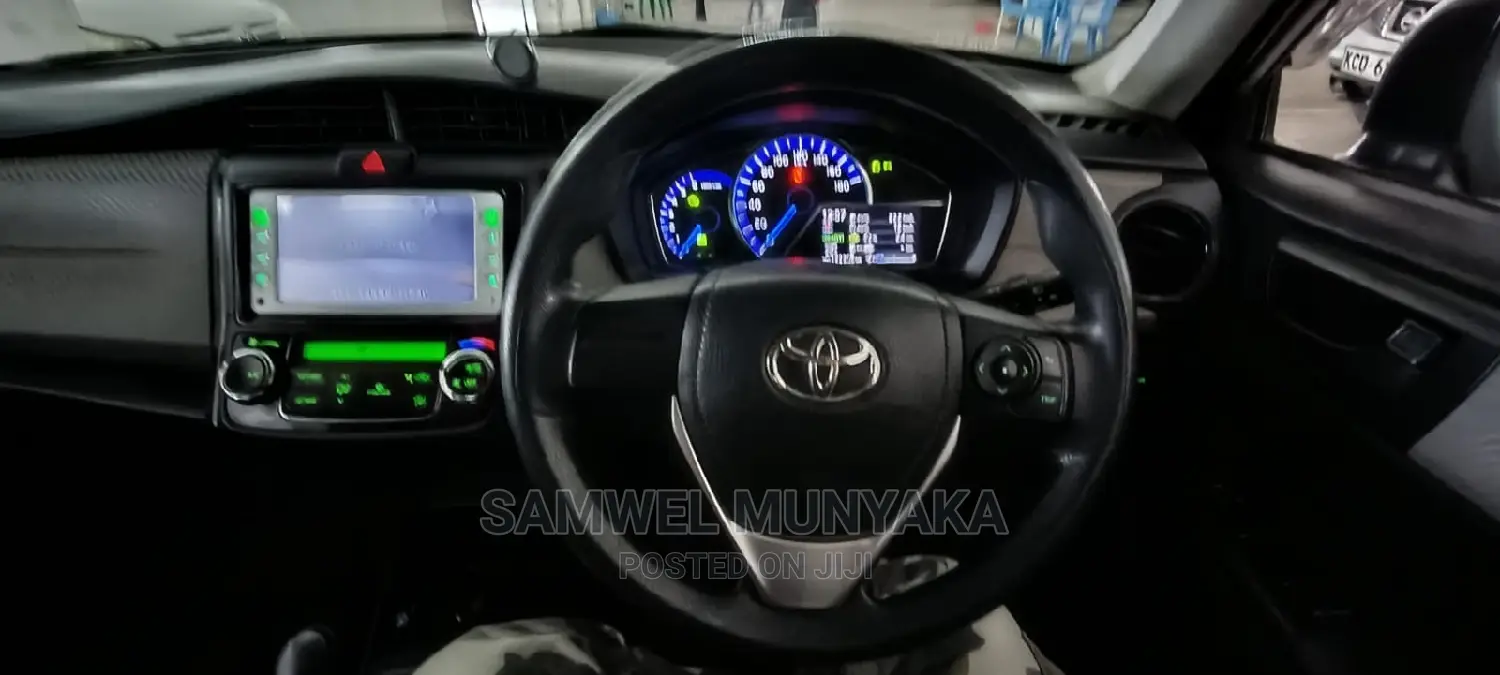 Toyota Axio 1.5 Hybrid 2WD 2014 Silver