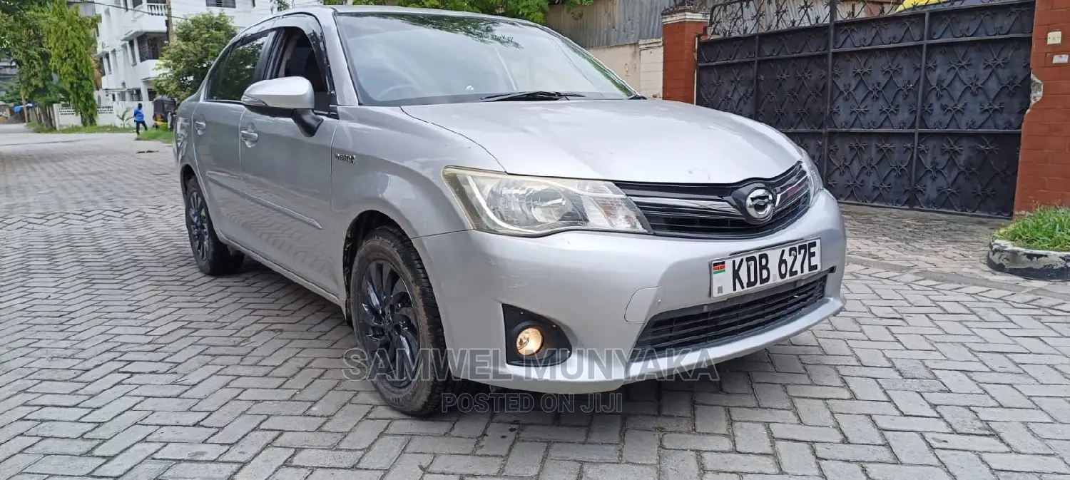 Toyota Axio 1.5 Hybrid 2WD 2014 Silver