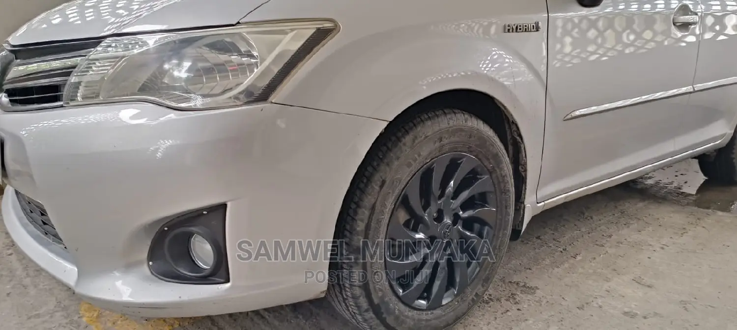 Toyota Axio 1.5 Hybrid 2WD 2014 Silver