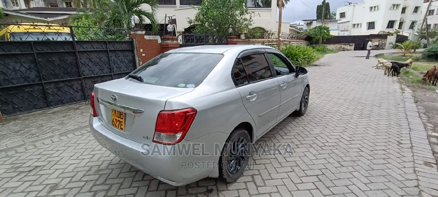 Toyota Axio 1.5 Hybrid 2WD 2014 Silver
