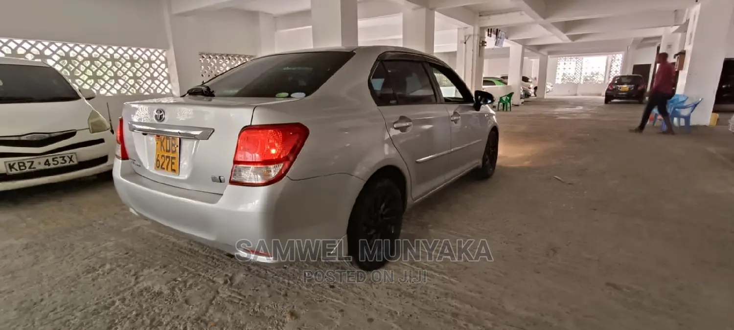 Toyota Axio 1.5 Hybrid 2WD 2014 Silver
