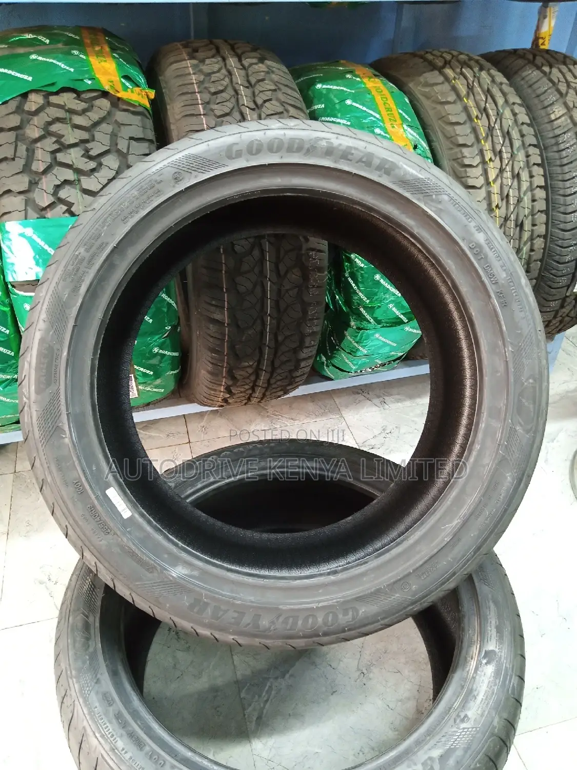 255/40r19 Goodyear Tyre