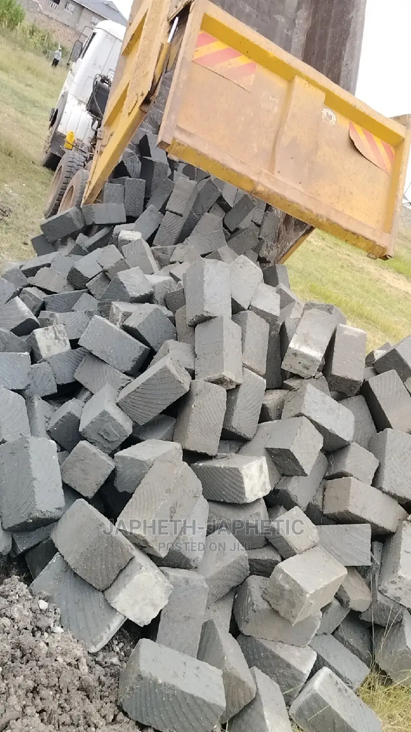 Ndarugo Safi Ajabu, Machine Cut Stones