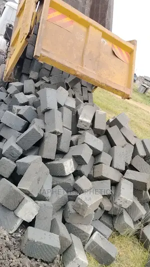 Ndarugo Safi Ajabu, Machine Cut Stones