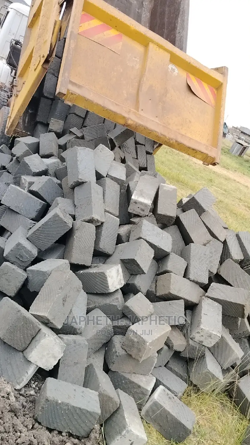 Ndarugo Safi Ajabu, Machine Cut Stones