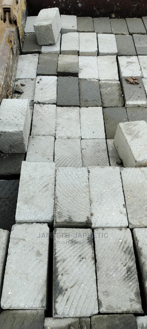 Grade 1, Ndarugo Safi Sana,Mawe-Stones"