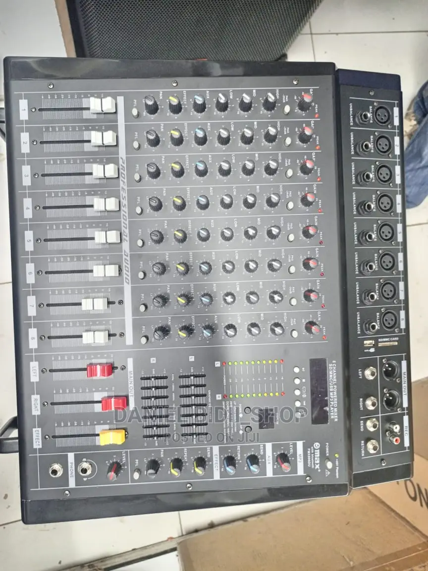 Max Professional 8 Channel Powered Mixer