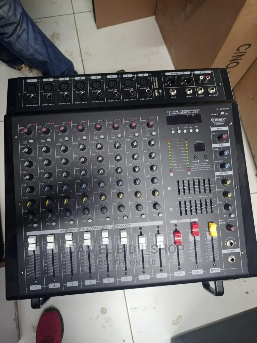 Max Professional 8 Channel Powered Mixer