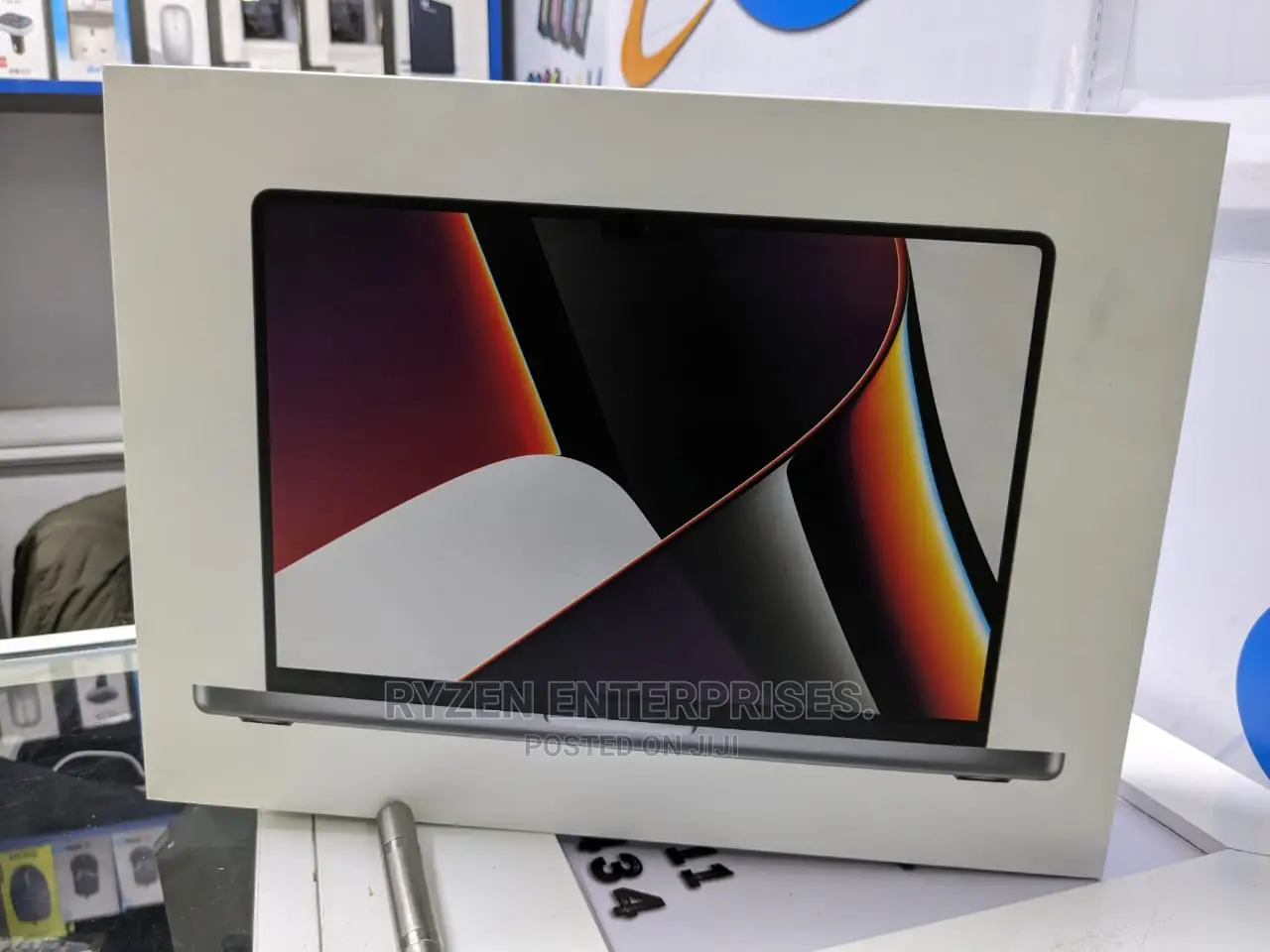 New Laptop Apple MacBook Pro 8GB Apple M2 SSHD (Hybrid) 512GB