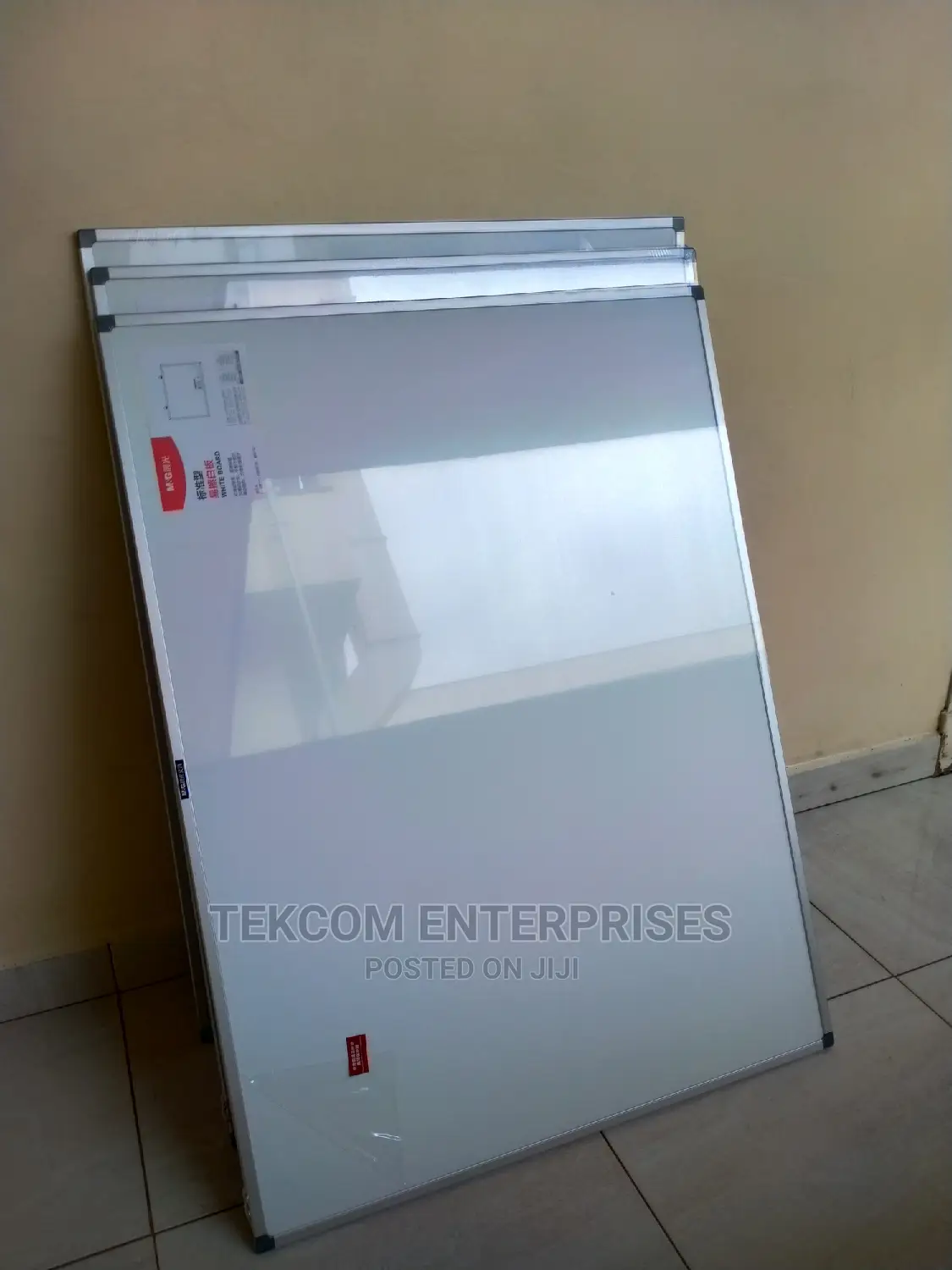 Whiteboard Dry Erase White 4 by 3 With Free Magnets