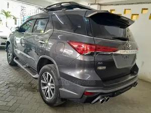 Toyota Fortuner 2016 Black