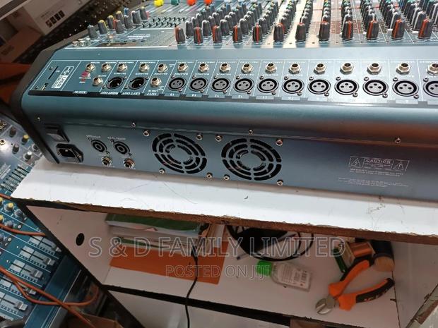 Yamaha 16 Channels 1600USB Powered Mixer - main view
