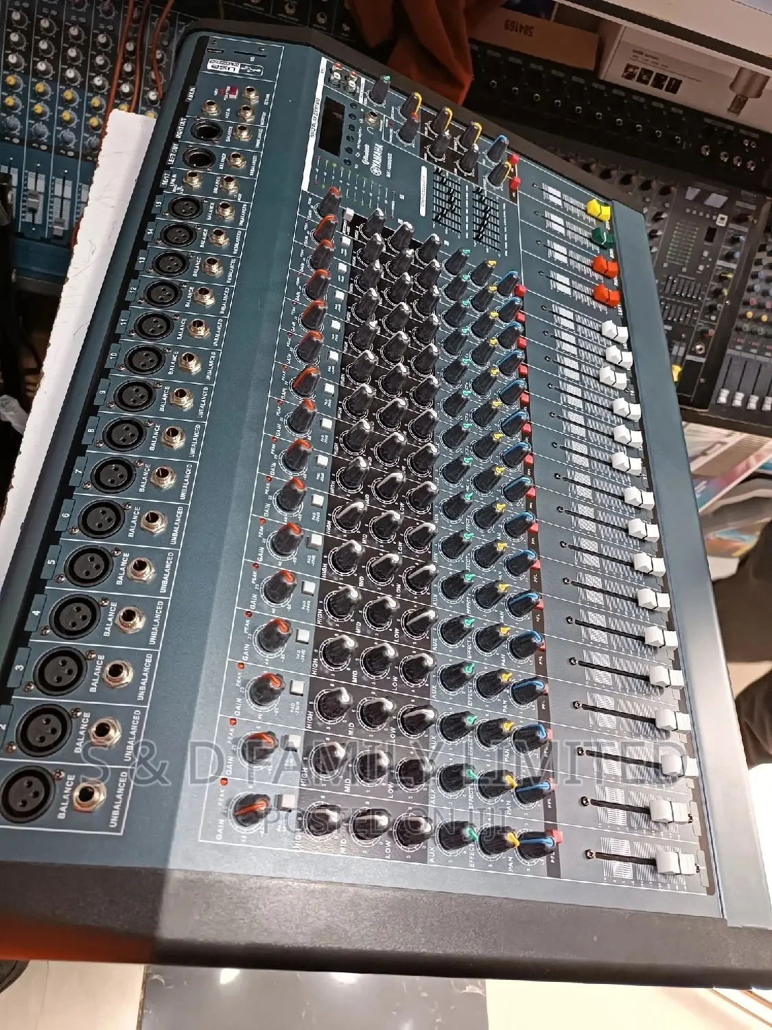 Yamaha 16 Channels 1600USB Powered Mixer
