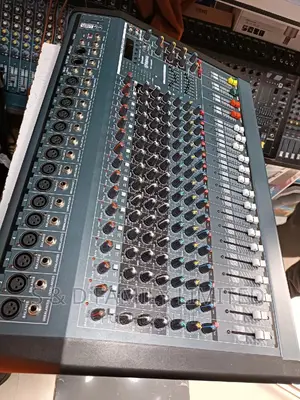 Yamaha 16 Channels 1600USB Powered Mixer